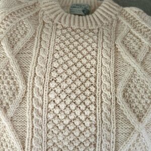 Cream Cable Knit Sweater pre owned excellent condition size medium